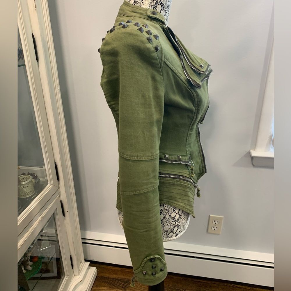 Unique Green Studded Utility Jacket Structured Shoulders and Quilted Sleeves - Picture 6 of 16